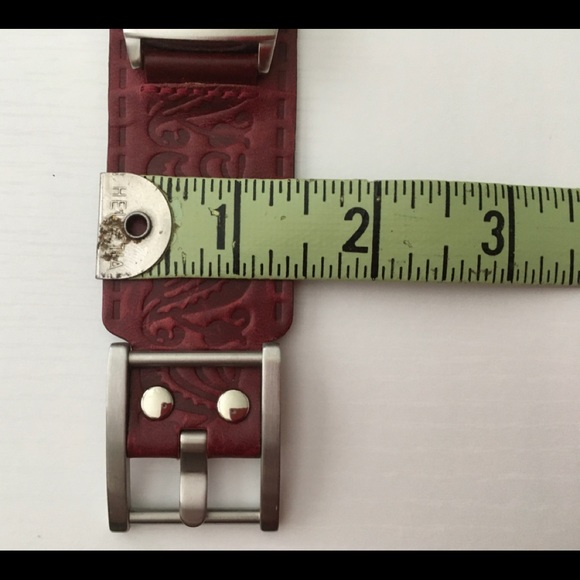 Guess women’s red-leather watch - Picture 5 of 5